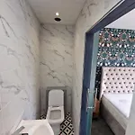 - 3 Bed - Hot Tub House Apartment