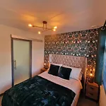 Apartament - 3 Bed - Hot Tub House *