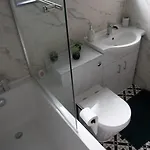 Apartment - 3 Bed - Hot Tub House *