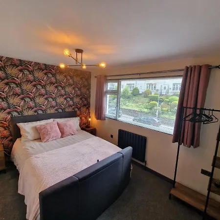 - 3 Bed - Hot Tub House アパート