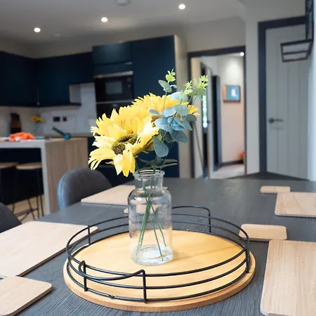 - 3 Bed - Hot Tub House