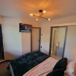 - 3 Bed - Hot Tub House Bowness-on-Windermere