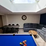 - 3 Bed - Hot Tub House