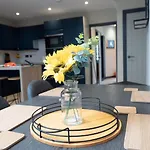 - 3 Bed - Hot Tub House