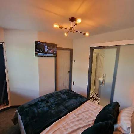 - 3 Bed - Hot Tub House Bowness-on-Windermere