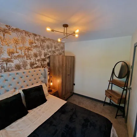 - 3 Bed - Hot Tub House דירה *
